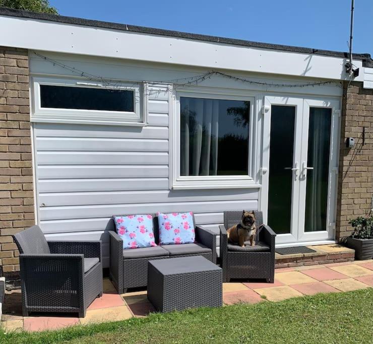 Hugo'S Hideaway Free Wifi Hemsby Exterior foto